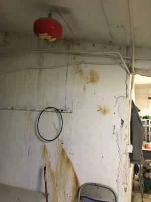 tường nhà chưa được chống thấm
